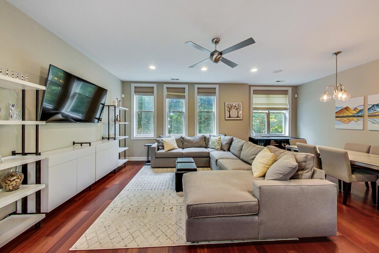 Foto principal - 2140 W Schiller St