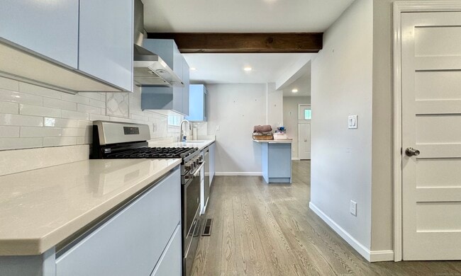 Building Photo - 68 Hawley Ave