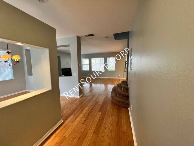 Foto del edificio - 4 Bedroom Two Story Home for Rent in West ...
