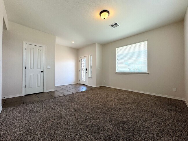 Foto del edificio - East El Paso 4 bed Refrig A/C with Solar!