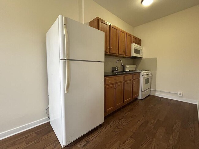 Foto del edificio - 0 bedroom in Chicago IL 60646