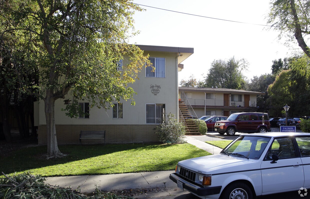 Building Photo - 320 9th St