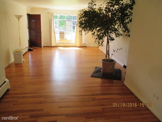 Foto del edificio - 3 br, 1 bath House - 1930 South Milwaukee