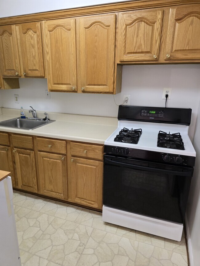 Kitchen - 1222 N Meade St