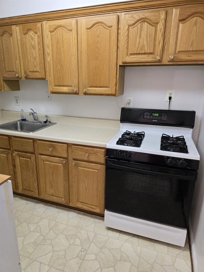 Kitchen - 1222 N Meade St