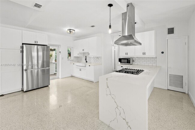 Foto del edificio - 3130 SW 27th Terrace