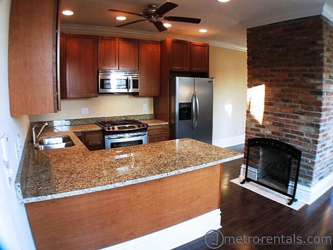 Building Photo - 264 E Kossuth St