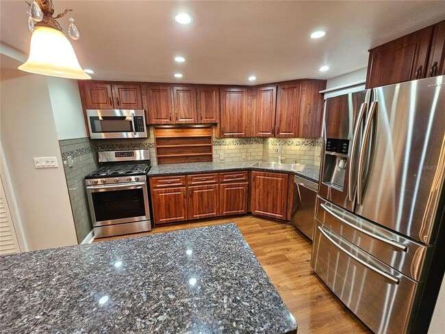 Building Photo - 6020 Shore Blvd S