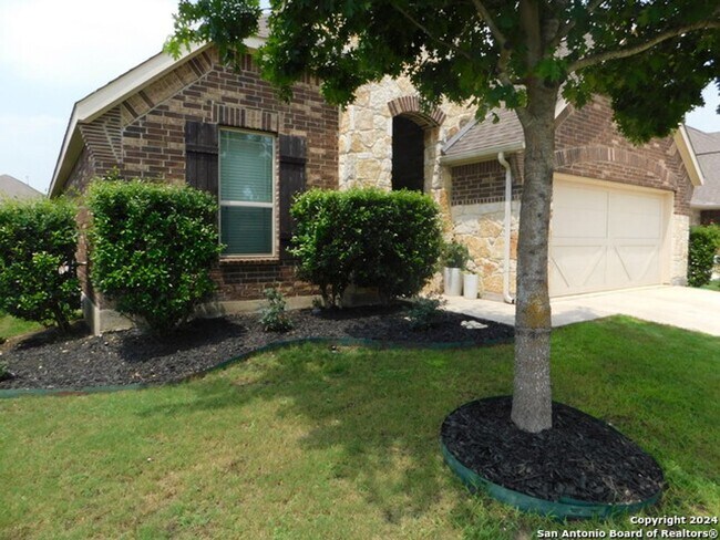 Building Photo - 4 BR/3 bath Boerne Beauty!!