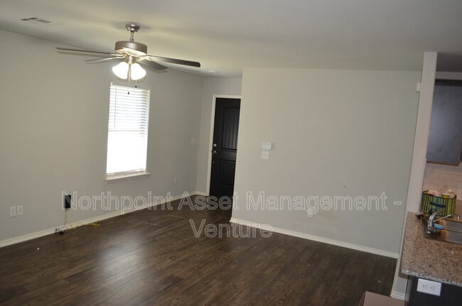 Foto del edificio - 8814 SW 45th St