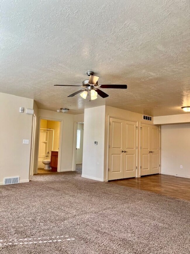Building Photo - 6941 Village River Ln