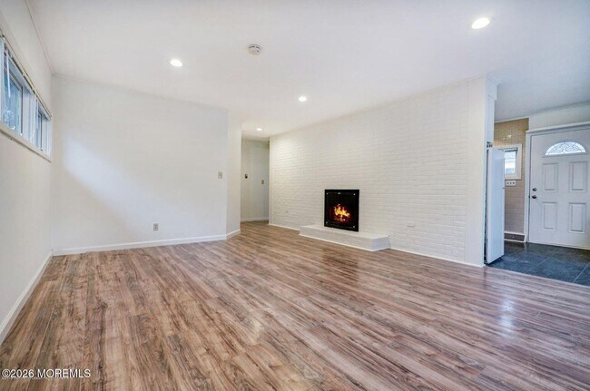 Foto del edificio - 59 Lakewood Rd