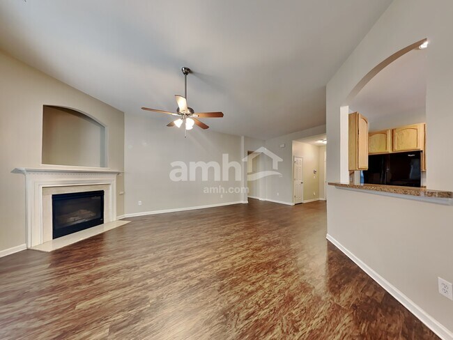Building Photo - 204 Hollytree Cir
