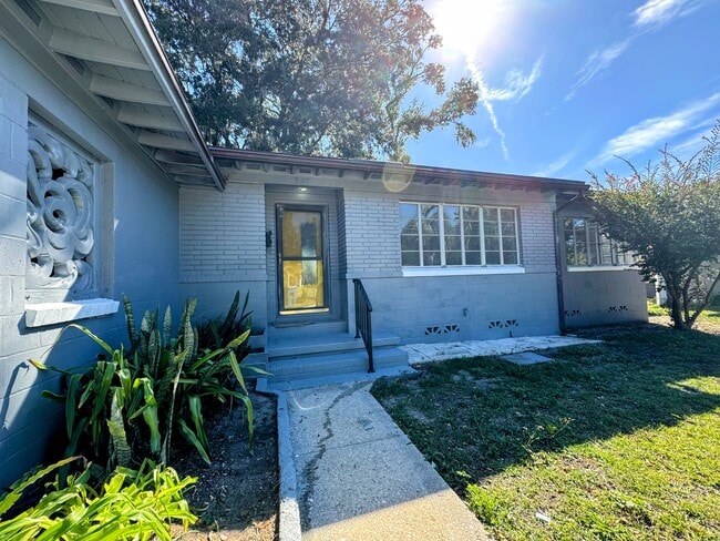 Building Photo - 747 Moravon Ave