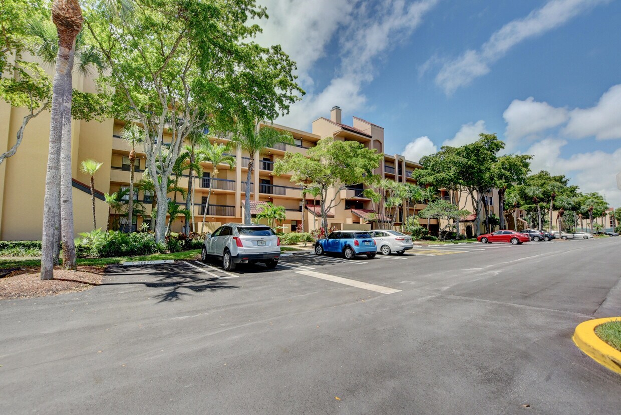 500 Egret Cir Unit 8402, Delray Beach, FL 33444 Condo for Rent in