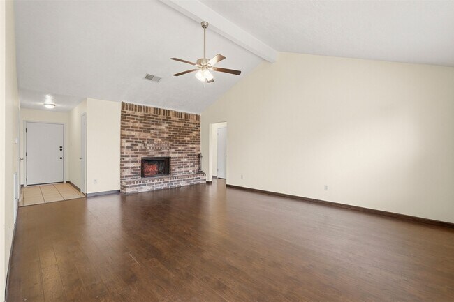 Foto del edificio - 1418 Crawley Ct