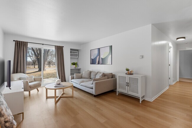 Foto del edificio - 1933 S 124th St