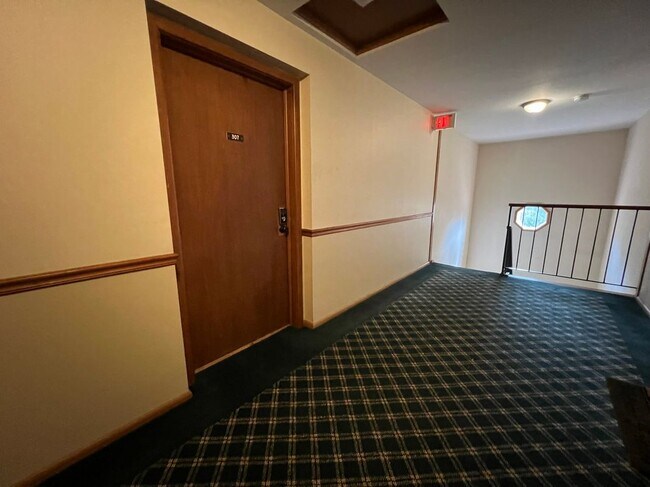 Foto del edificio - 1321 W Main St