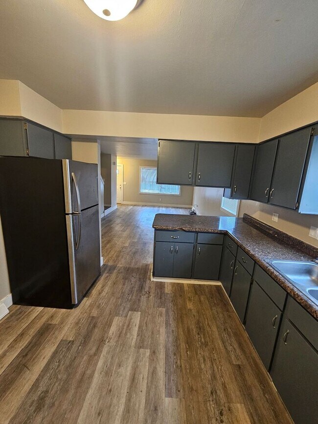 Foto del edificio - 10444-10446 W Jonen St. (Duplex)