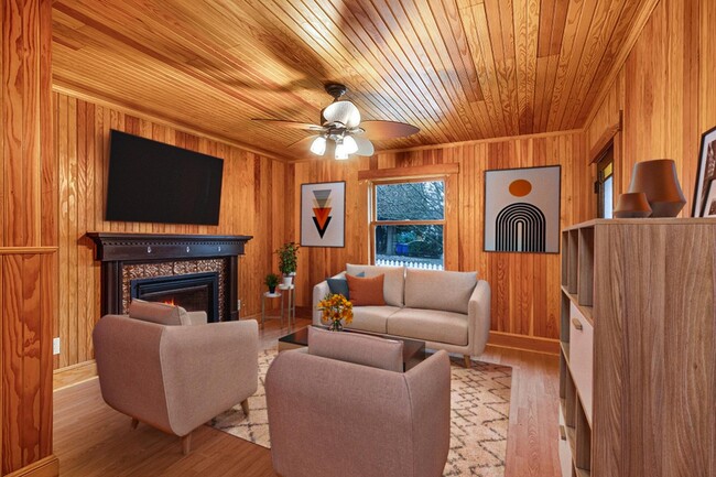 Building Photo - Charmingly restored Westmoreland home by O...