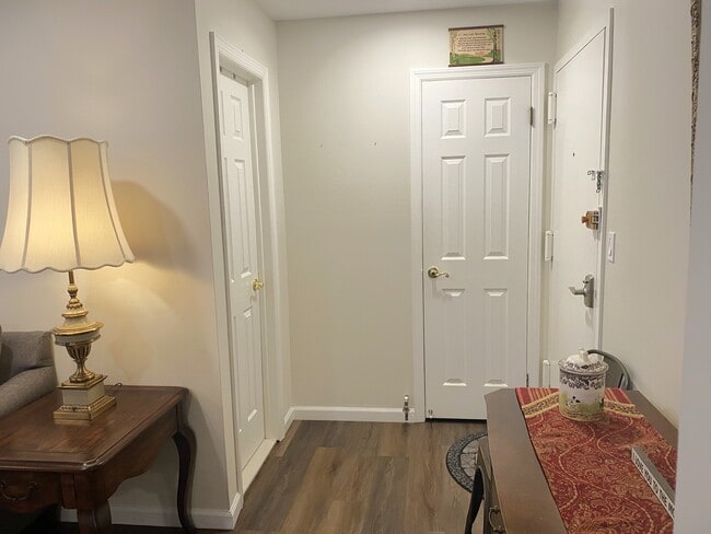 Foto del edificio - 328 Sierra Vista Ln