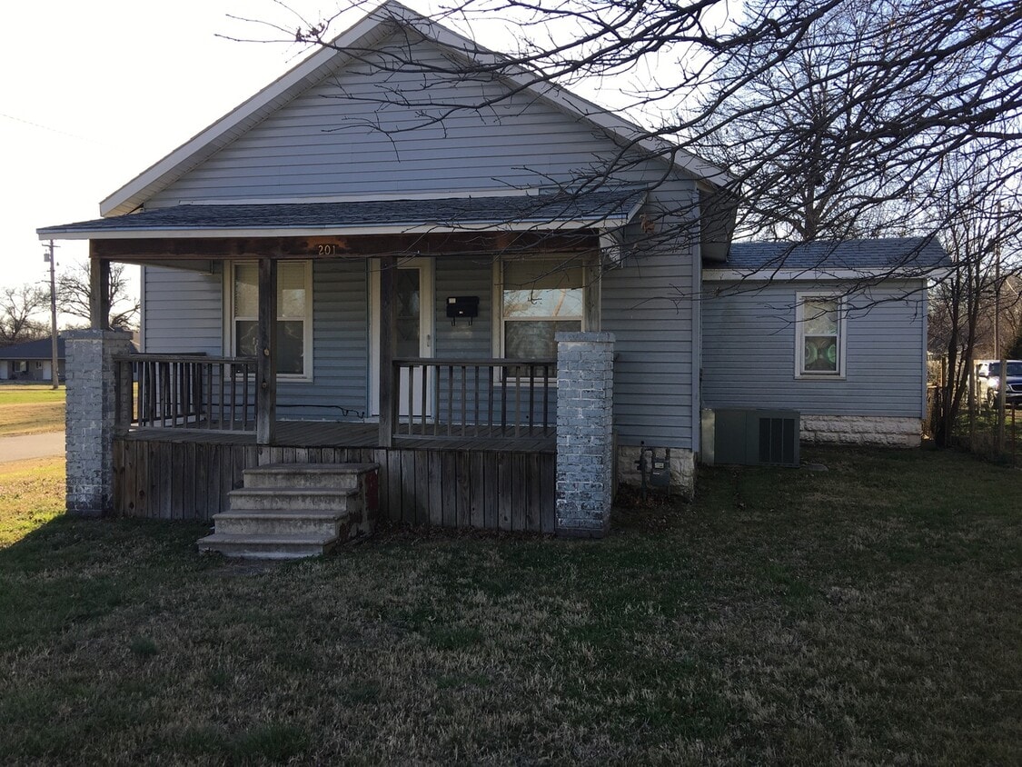 201 N Fairview St, Pittsburg, KS 66762 House Rental in Pittsburg, KS