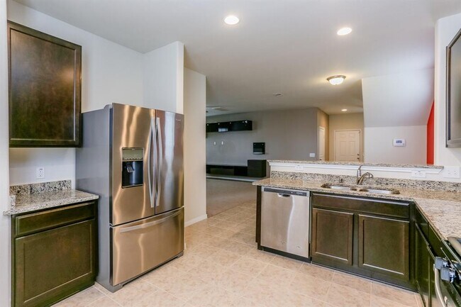 Building Photo - 914 Canyon Hill Ln