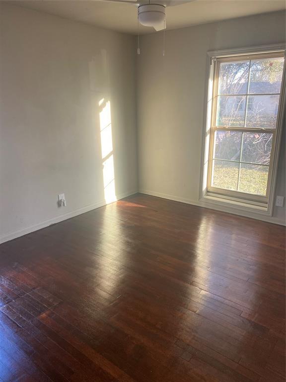 Foto del edificio - 5703 Lakefield Dr