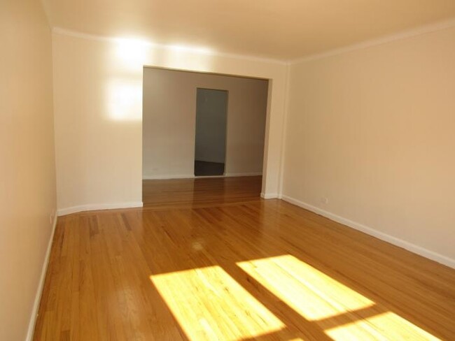 Building Photo - 2 bedroom in Flushing NY 11374