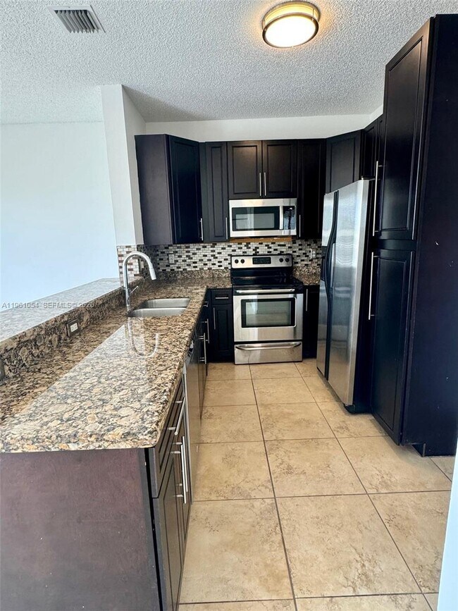 Foto del edificio - 15430 NW 12th Ct