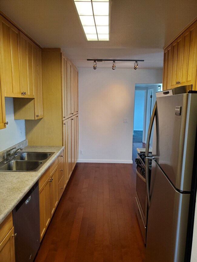 Foto del edificio - 2411 Prospect Ave