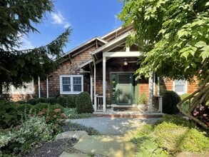 Building Photo - 4 Hillside Ct
