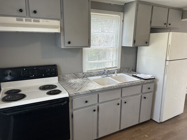 Building Photo - 108 Pitt St