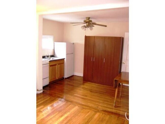 Building Photo - 37A Cedar Swamp Rd