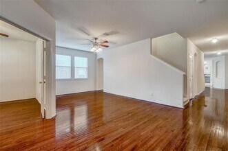 Building Photo - 11049 La Grange Dr