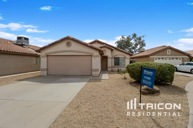 Building Photo - 831 E Yuma Ave