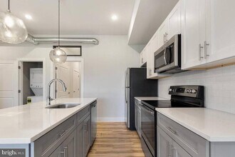 Building Photo - 2440 Kensington Ave