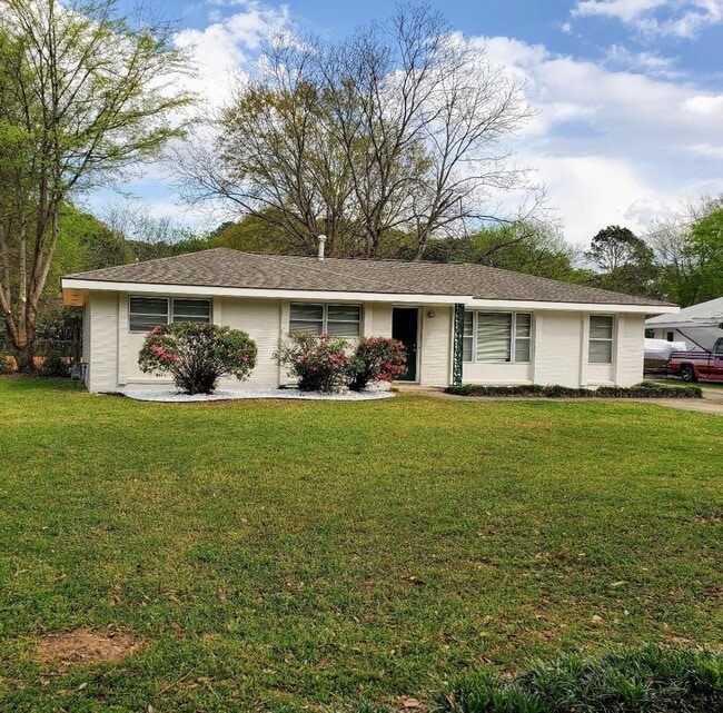 Building Photo - 827 Greg Dr