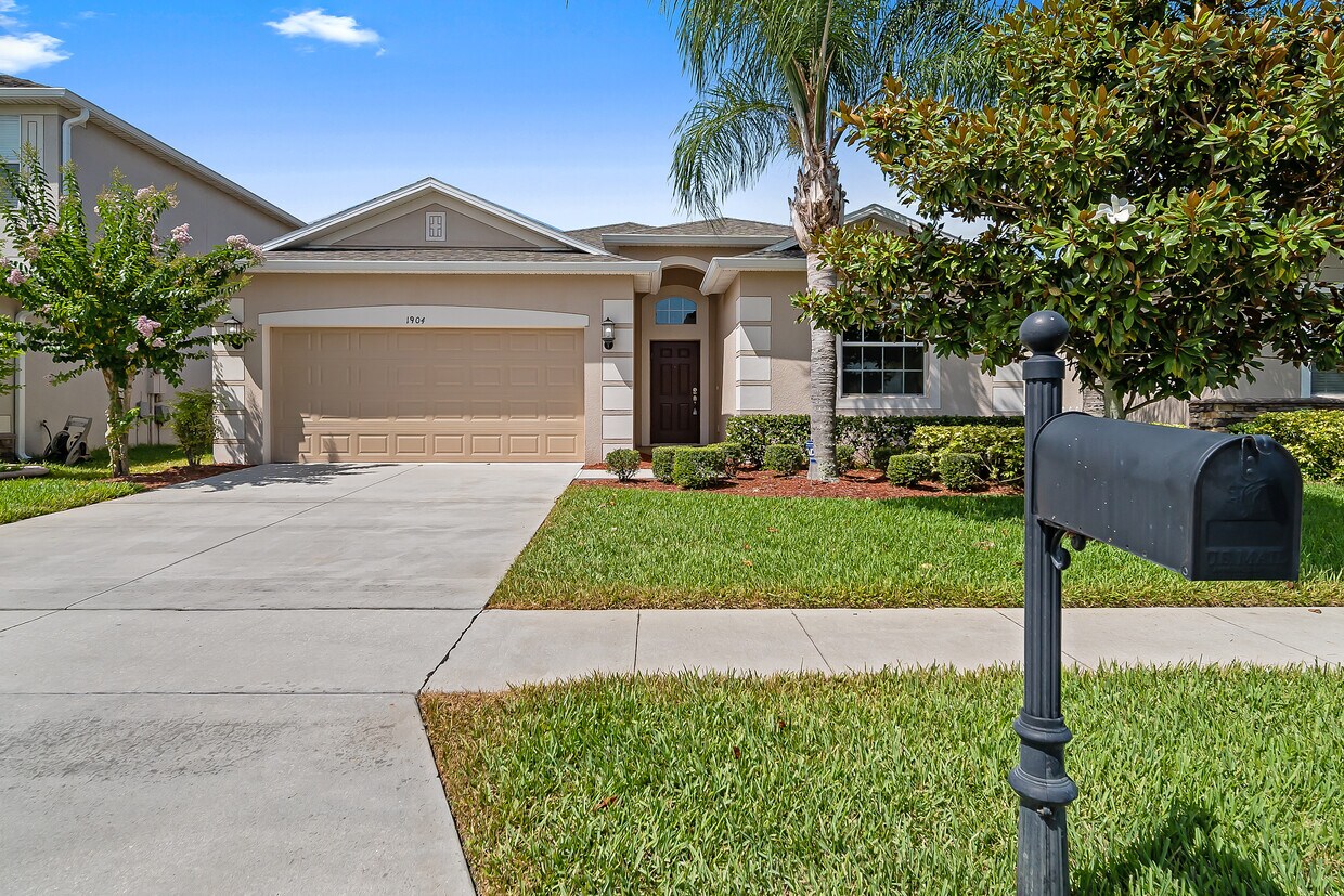 Foto principal - 1904 Thetford Cir
