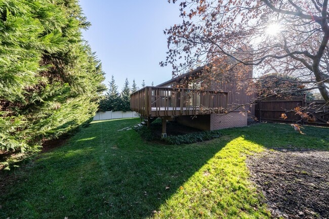 Building Photo - 1684 Chain Bridge Rd