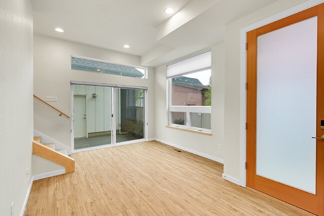 Building Photo - $2,895.00, 3 bedrooms, 3.5 baths, located ...