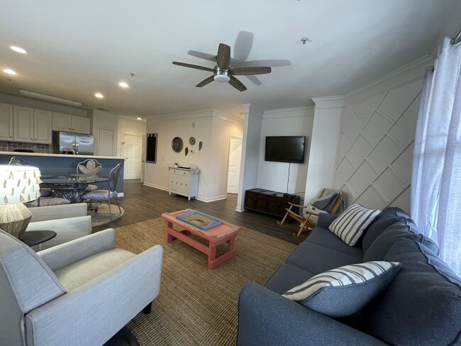 Building Photo - 395 S Crow Creek Dr