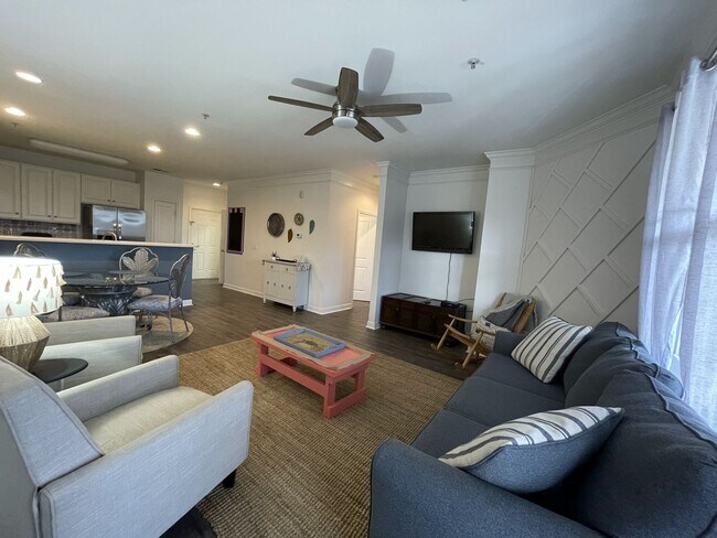 Foto del edificio - NEWLY LOWERED PRICE!  Recently renovated condominium in the well sought-after Crow Creek subdivis...