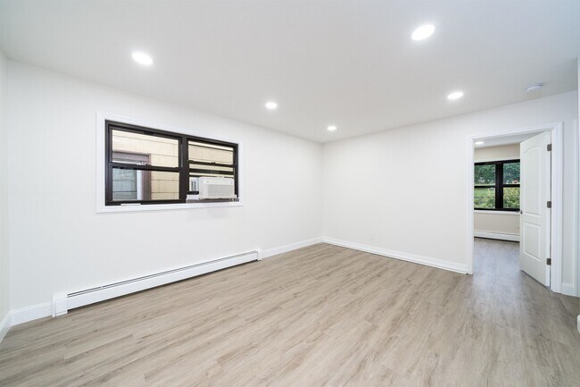 Foto del edificio - 213 Manhattan Ave