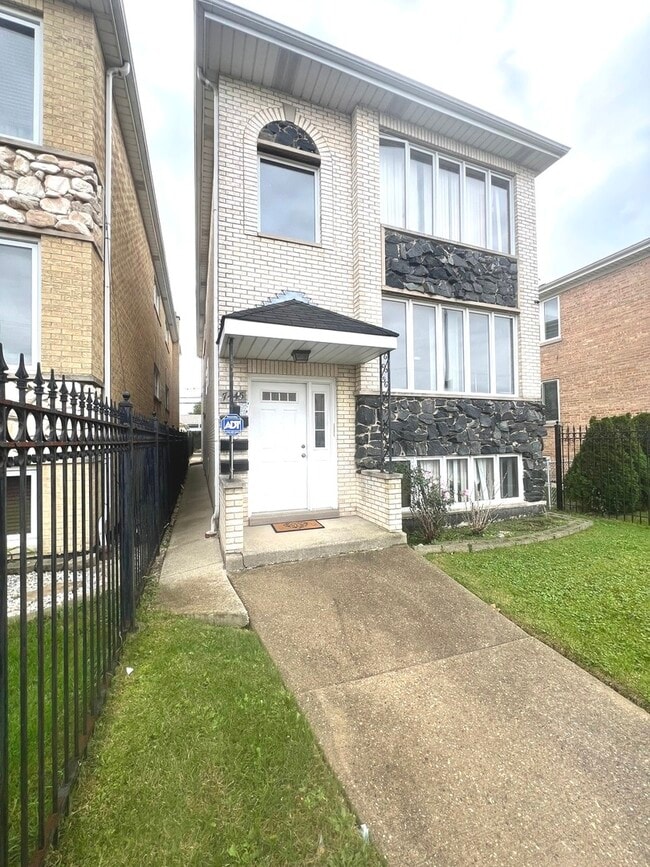 Foto del edificio - 7445 W Belmont Ave