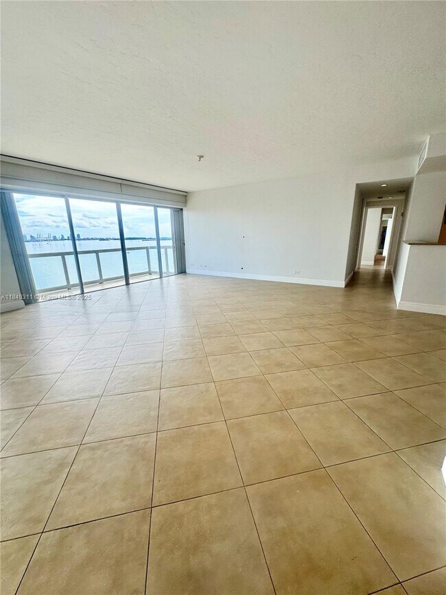 Foto del edificio - 2451 Brickell Ave