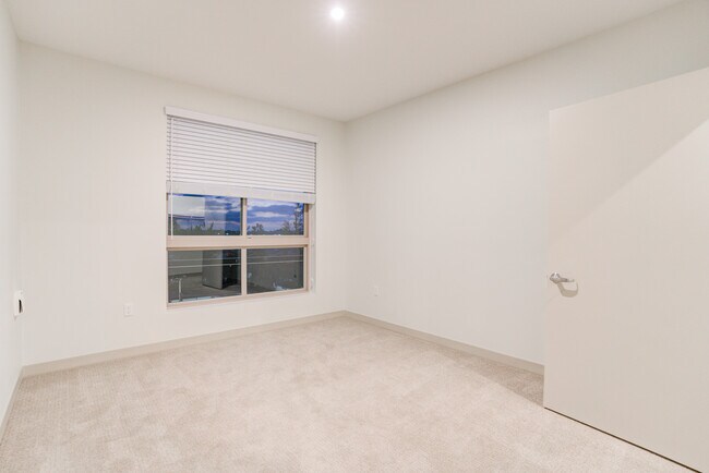 Building Photo - Bolsa Row Apartments