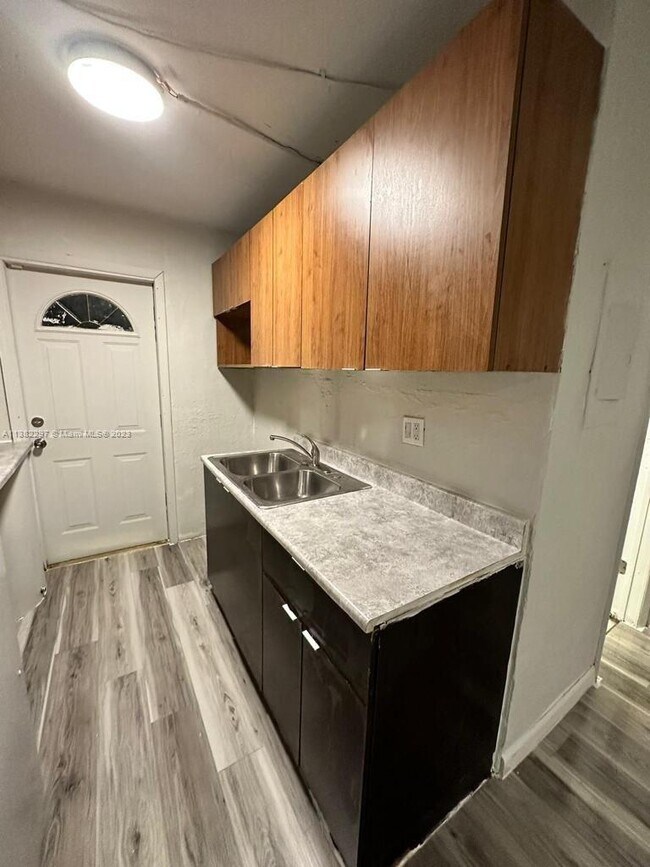 Foto del edificio - 1715 NW 8th Ct