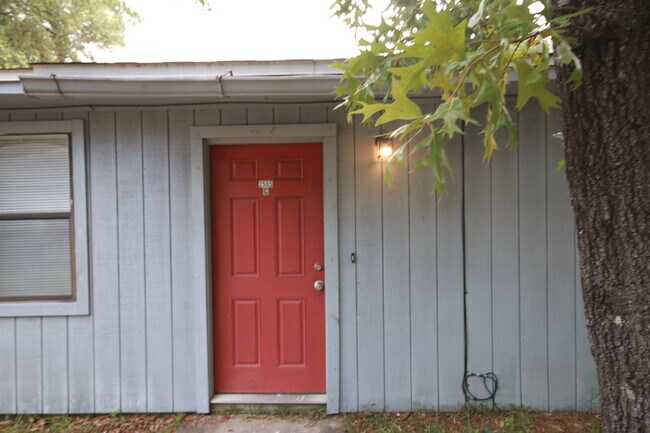 Foto del edificio - Spacious 2 Bedroom Rental Near Mobile Hwy ...