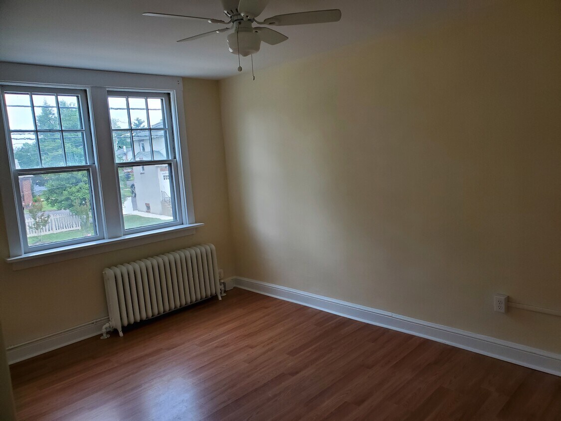 Foto principal - 312 E Main St